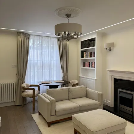 Stunning 2-Bed, 2-Bath Property In Central London